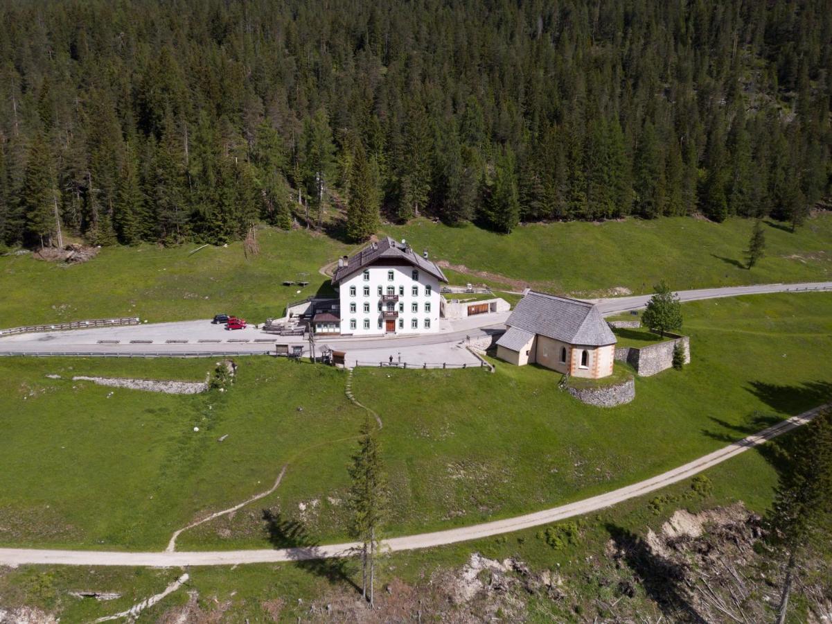 Ristorante Rifugio Ospitale Hotel Cortina d'Ampezzo Bagian luar foto