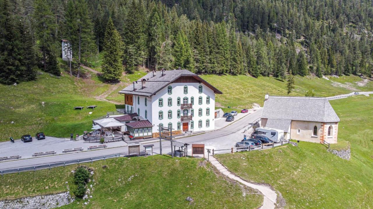 Ristorante Rifugio Ospitale Hotel Cortina d'Ampezzo Bagian luar foto