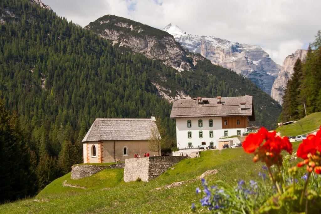 Ristorante Rifugio Ospitale Hotel Cortina d'Ampezzo Bagian luar foto